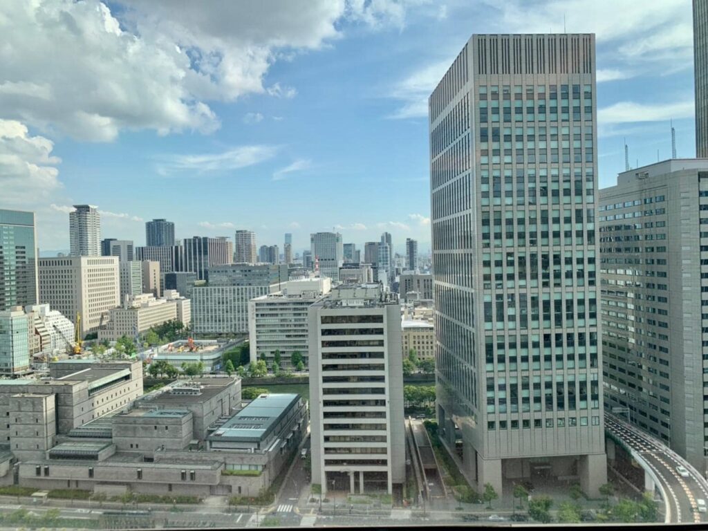 ANAクラウンプラザホテル大阪　クラブラウンジ　窓の外の風景